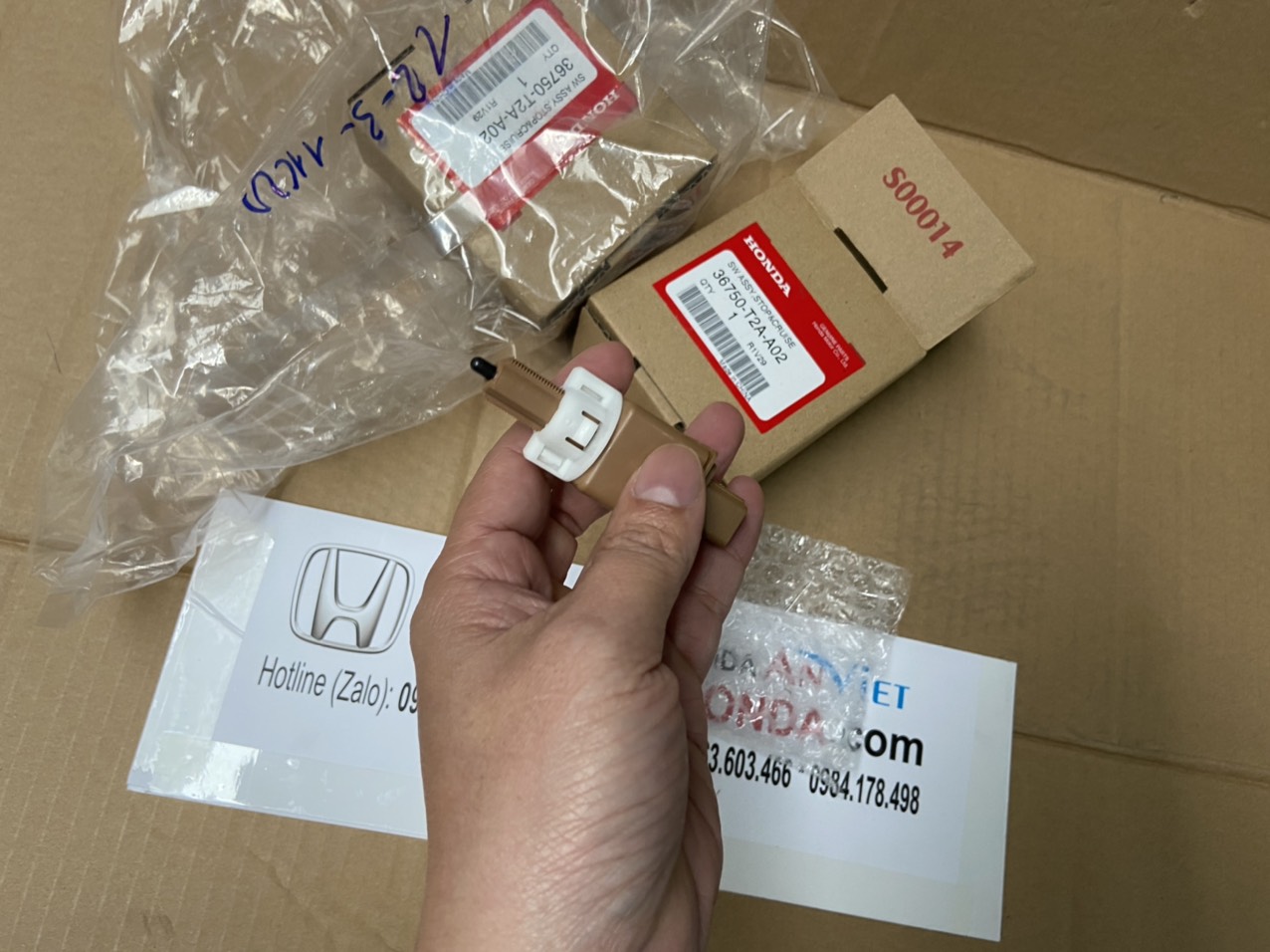 Công tắc bàn đạp chân phanh xe Honda JAZZ